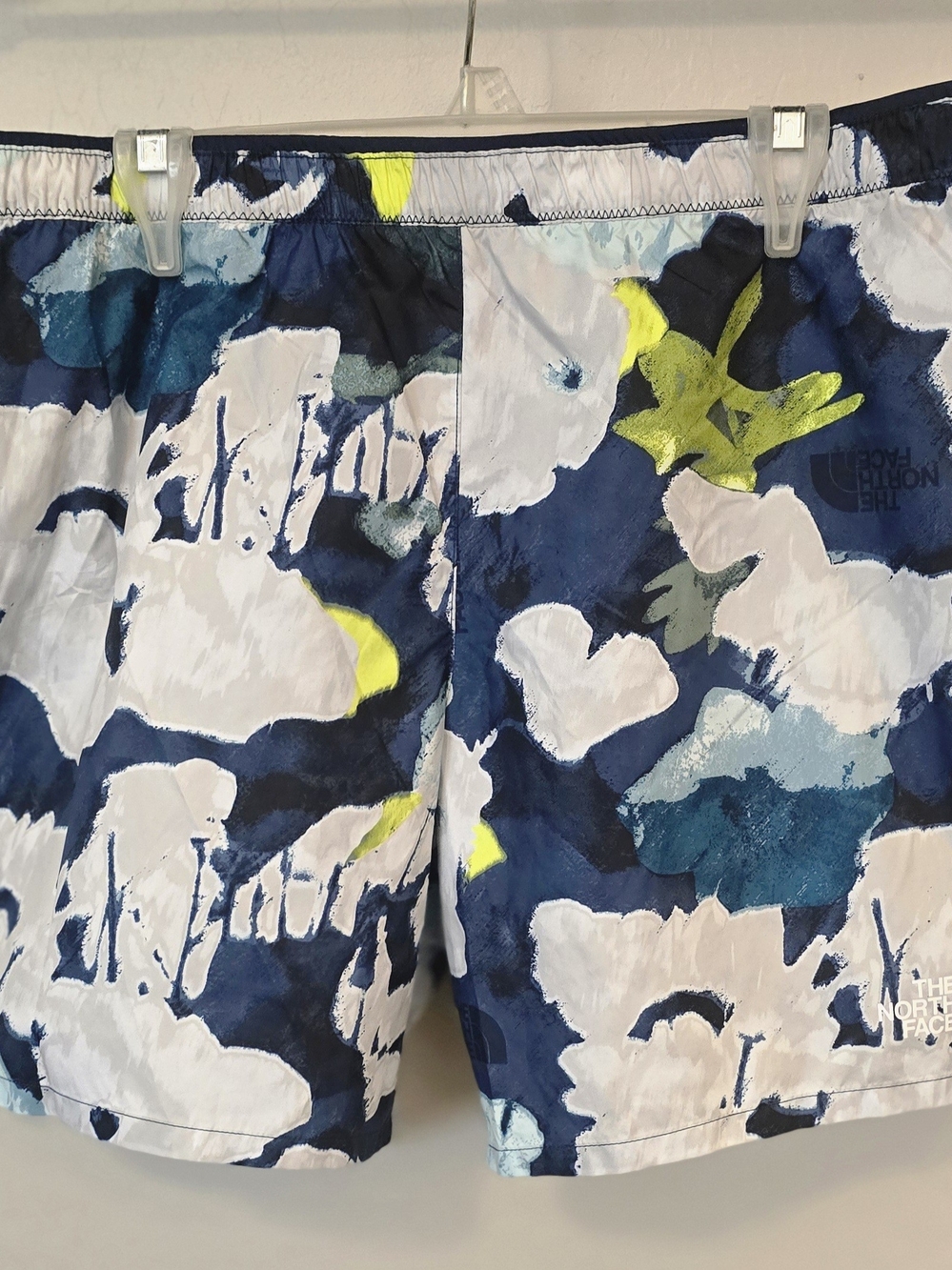 The North Face Men's Elevation Abstract Floral Blue White Shorts, Lined, Large